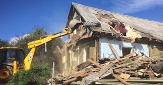 Промышленный демонтаж пристроек к дому в Астрахани | Цены от 571 руб. за м2