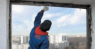 Демонтаж остекления балкона в Астрахани - цена от 571 руб. - Сварной-Стр